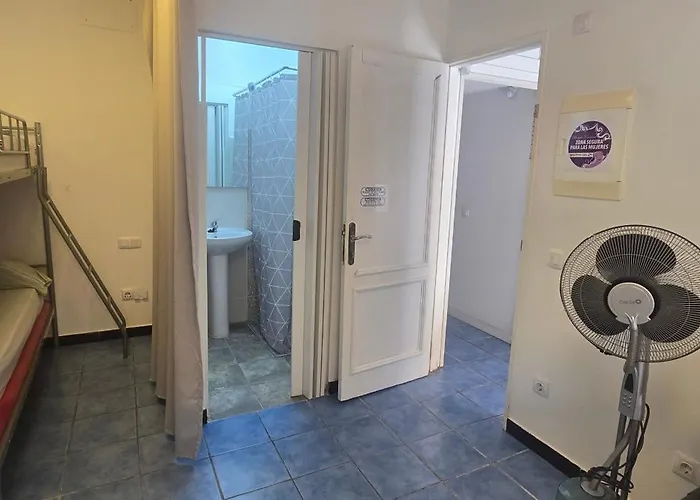 ALBERGUE CRISTINA habitaciones con baño privado y mini cocina